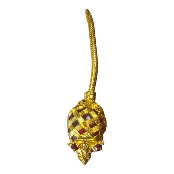 Vintage 1960's Gold Tone Mouse Pin Red Rhinestone Eyes Woven Body w/ Moving Tail - Picture 6 of 7